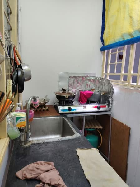 Apartment for Sale at Kenanga Apartments - Suresh Kumar - Kitchen - PropertyGuru.com.my