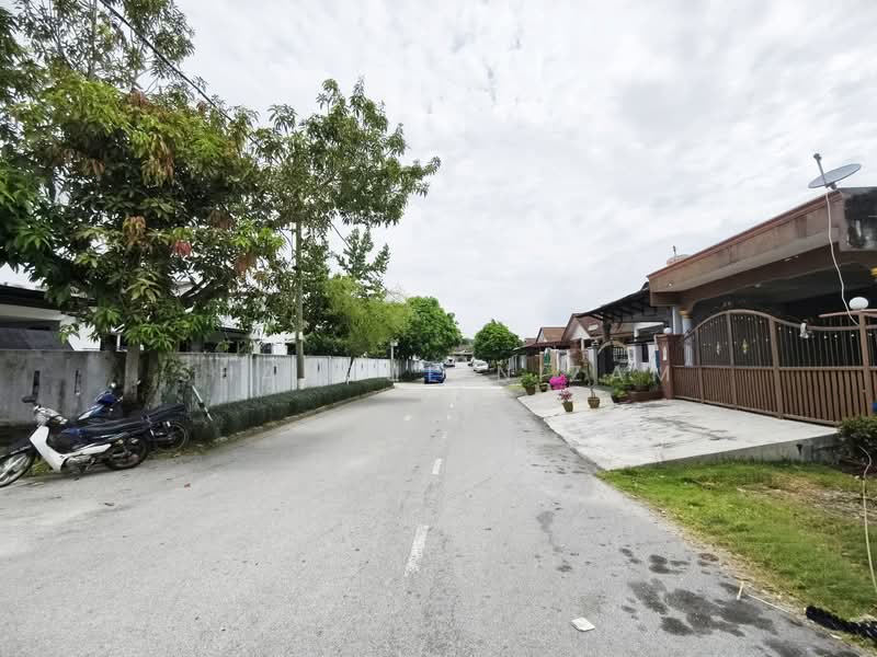 1-storey Terraced House for Sale in Semenyih (Selangor) - Shahrul Nizam - Exterior - PropertyGuru.com.my