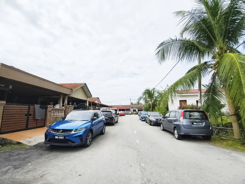 1-storey Terraced House for Sale in Semenyih (Selangor) - Shahrul Nizam - Exterior - PropertyGuru.com.my
