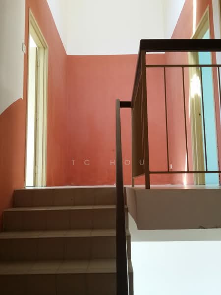2.5-storey Terraced House for Sale in Bandar Putra Permai (Seri Kembangan) - TC Hou - Corridor - PropertyGuru.com.my