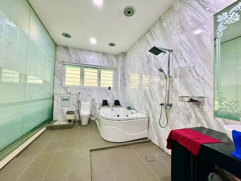 Semi-Detached House for Sale in Bandar Bukit Tinggi 2 (Klang) - Daniel Kok - Bathroom - PropertyGuru.com.my