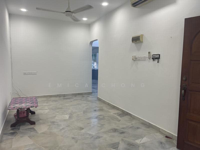 Rumah Teres 1-Tingkat untuk Dijual di Taman Saga (Ampang) - Emica Chong - Living Room - PropertyGuru.com.my