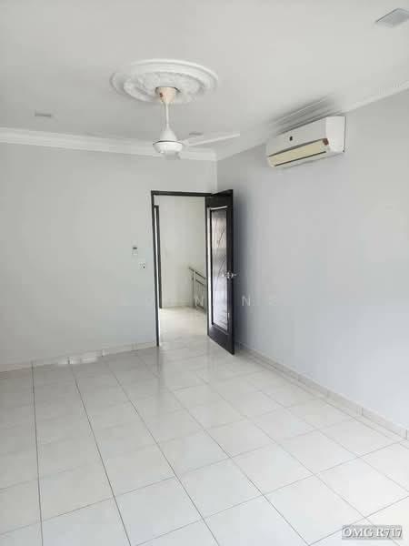 2-storey Terraced House for Sale in Setia Impian (Setia Alam) - Suen Ng - Living Room - PropertyGuru.com.my