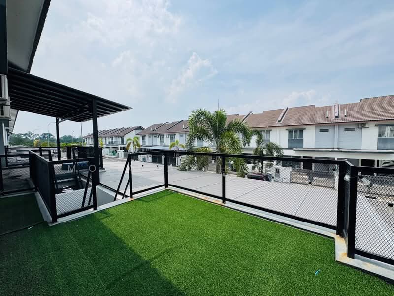 2-storey Terraced House for Sale in Bandar Mahkota Banting (Tanjong Duabelas) - Mohamad Hanafi - Balcony - PropertyGuru.com.my