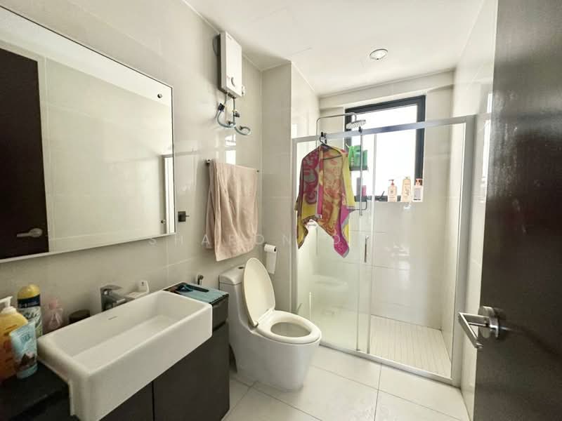 Condominium for Sale at Amberside @ Country Garden Danga Bay - Sharon Ong - Bathroom - PropertyGuru.com.my