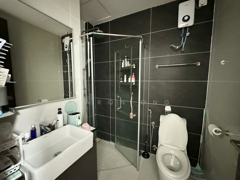 Condominium for Sale at Amberside @ Country Garden Danga Bay - Sharon Ong - Bathroom - PropertyGuru.com.my