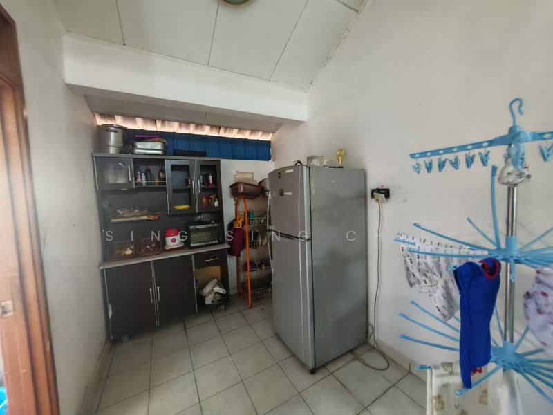 1-storey Terraced House for Sale in Bandar Putra (Kulai) - Sing Sing Chin - Kitchen - PropertyGuru.com.my