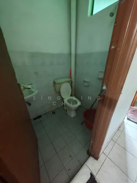 1-storey Terraced House for Sale in Bandar Putra (Kulai) - Sing Sing Chin - Bathroom - PropertyGuru.com.my