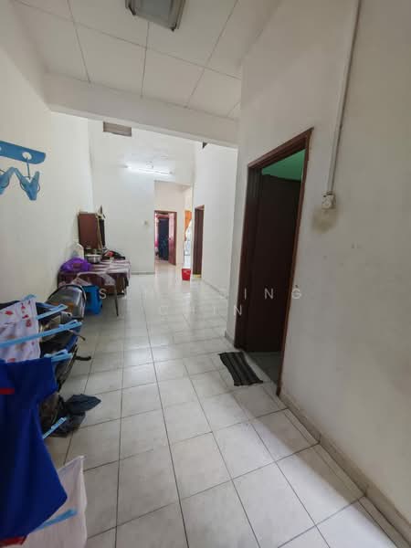 1-storey Terraced House for Sale in Bandar Putra (Kulai) - Sing Sing Chin - Corridor - PropertyGuru.com.my