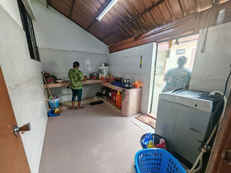 1-storey Terraced House for Sale in Bandar Putra (Kulai) - Sing Sing Chin - Kitchen - PropertyGuru.com.my
