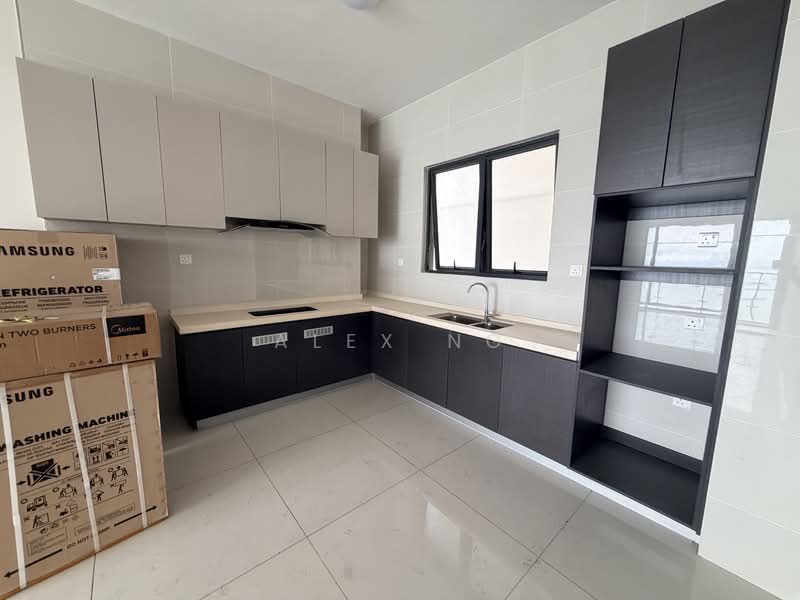 Condominium for Sale at Kings Bay @ Country Garden Danga Bay - Alex Ng - Kitchen - PropertyGuru.com.my