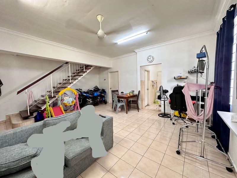 Cluster House for Sale in Bandar Puncak Alam (Puncak Alam) - Sue Arifin - Living Room - PropertyGuru.com.my