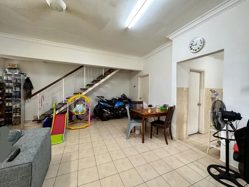 Cluster House for Sale in Bandar Puncak Alam (Puncak Alam) - Sue Arifin - Living Room - PropertyGuru.com.my