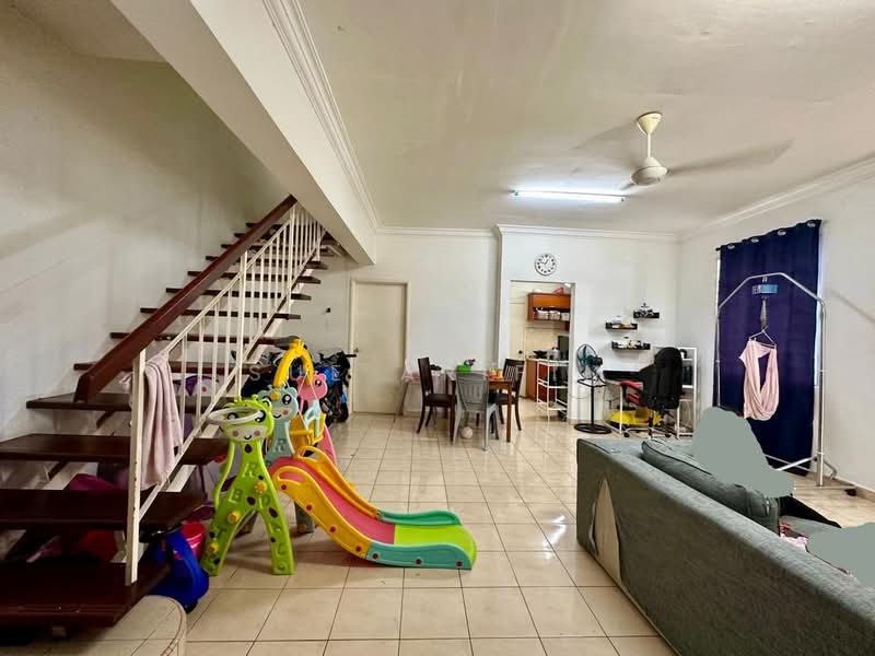 Cluster House for Sale in Bandar Puncak Alam (Puncak Alam) - Sue Arifin - Living Room - PropertyGuru.com.my
