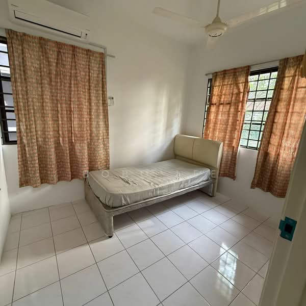 Townhouse for Rent in Jalan Klang Lama (Old Klang Road) (Kuala Lumpur) - Bobo Lee - Bedroom - PropertyGuru.com.my