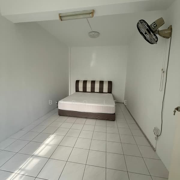 Townhouse for Rent in Jalan Klang Lama (Old Klang Road) (Kuala Lumpur) - Bobo Lee - Bedroom - PropertyGuru.com.my