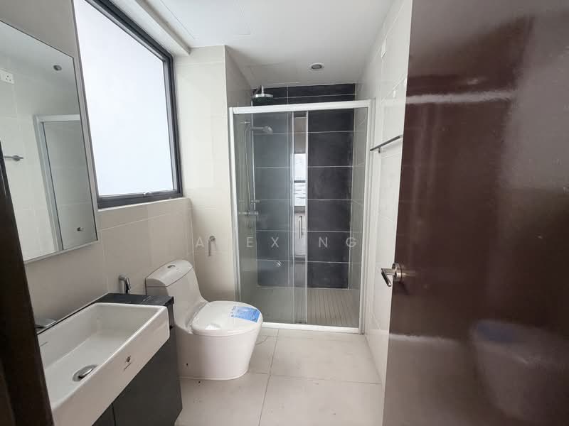 Condominium for Sale at Kings Bay @ Country Garden Danga Bay - Alex Ng - Bathroom - PropertyGuru.com.my