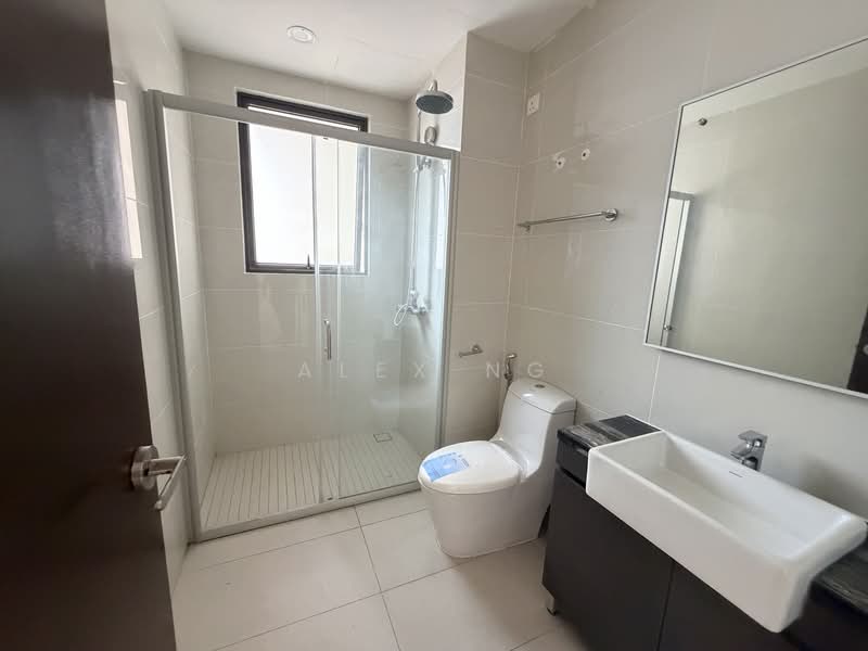 Condominium for Sale at Kings Bay @ Country Garden Danga Bay - Alex Ng - Bathroom - PropertyGuru.com.my