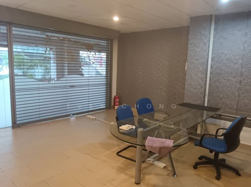 Untuk Disewa - Queen's Avenue