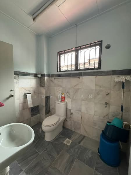 2-storey Terraced House for Sale in Taman Sri Putri (Skudai) - Iden Tan - Bathroom - PropertyGuru.com.my