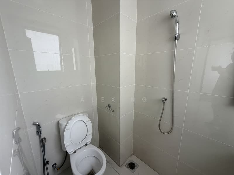 Condominium for Sale at Kings Bay @ Country Garden Danga Bay - Alex Ng - Bathroom - PropertyGuru.com.my