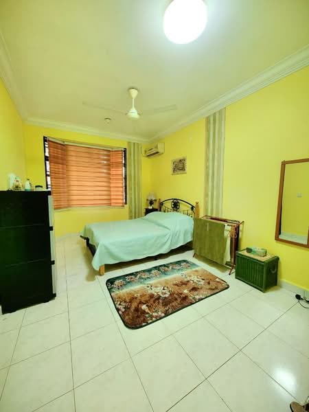1.5-storey Terraced House for Sale in Taman Rinting (Masai) - Shao Qi - Bedroom - PropertyGuru.com.my