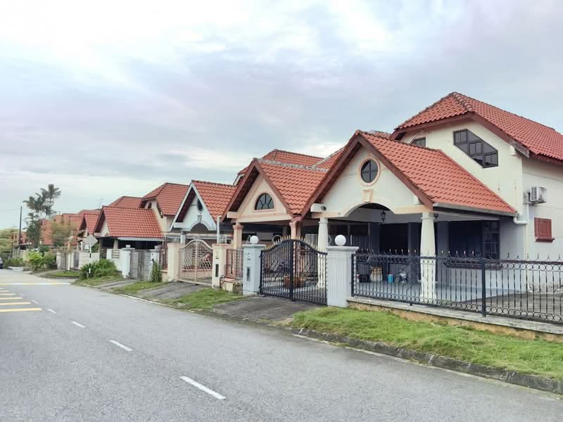 1.5-storey Terraced House for Sale in Taman Rinting (Masai) - Shao Qi - Exterior - PropertyGuru.com.my