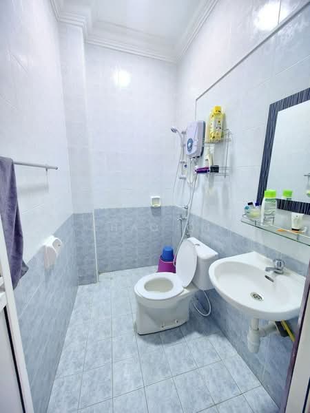 1.5-storey Terraced House for Sale in Taman Rinting (Masai) - Shao Qi - Bathroom - PropertyGuru.com.my
