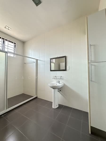 2.5-storey Terraced House for Sale in Sungai Ara (Penang) - Jacyntha Lee - Bathroom - PropertyGuru.com.my