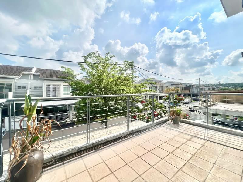 Cluster House for Sale in Bandar Saujana Putra (Tanjong Duabelas) - Hazeman Omar - Balcony - PropertyGuru.com.my