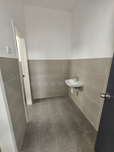 Eco Business Park 1 untuk Untuk Disewa - RM 9,500 /bulan, Apr 2026 - Bathroom - PropertyGuru.com.my