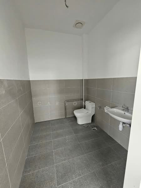 Eco Business Park 1 untuk Untuk Disewa - RM 9,500 /bulan, Apr 2026 - Bathroom - PropertyGuru.com.my