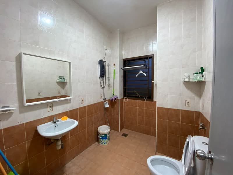 2-storey Terraced House for Sale in Taman Seri Austin (Tebrau) - Desmond Yap - Bathroom - PropertyGuru.com.my