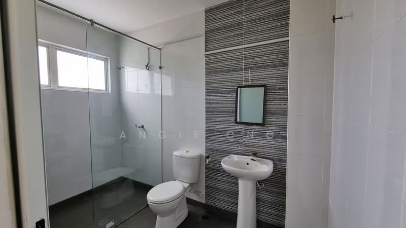 Semi-Detached House for Sale in Serendah (Selangor) - Angie Ong - Bathroom - PropertyGuru.com.my
