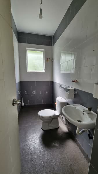 Semi-Detached House for Sale in Serendah (Selangor) - Angie Ong - Bathroom - PropertyGuru.com.my