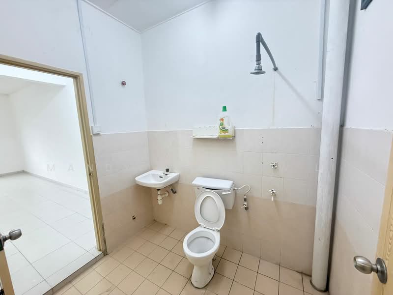 Rumah Teres 2 Tingkat untuk Disewa di Skudai (Johor) - Mandy Goh Siew Li - Bathroom - PropertyGuru.com.my