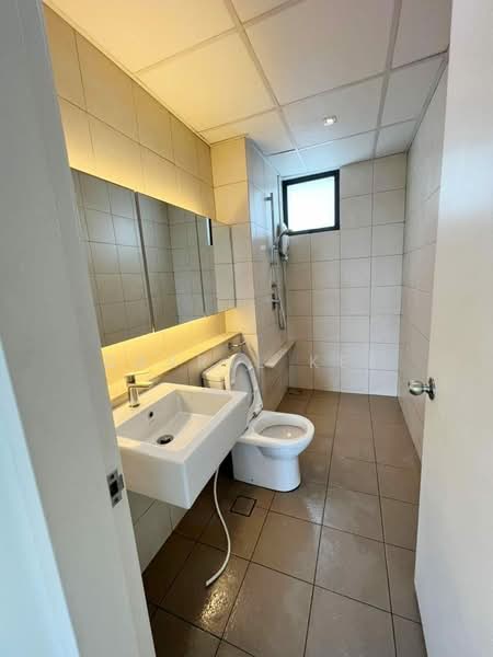 Condominium for Sale at The WaterEdge (Pinggiran Air) - Darryl Kee - Bathroom - PropertyGuru.com.my
