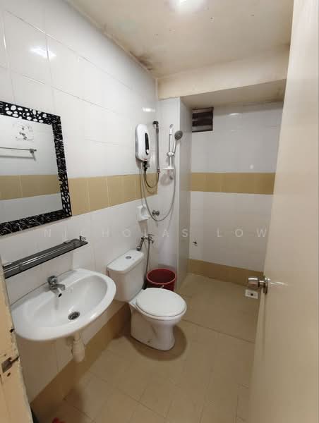 Apartment for Rent at Kipark Apartment - Nicholas Low - Bathroom - PropertyGuru.com.my