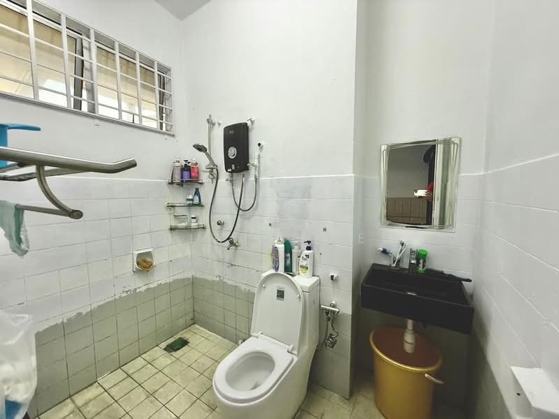 2-storey Terraced House for Sale in Permas Jaya (Johor Bahru) - Lilara Tiew - Bathroom - PropertyGuru.com.my