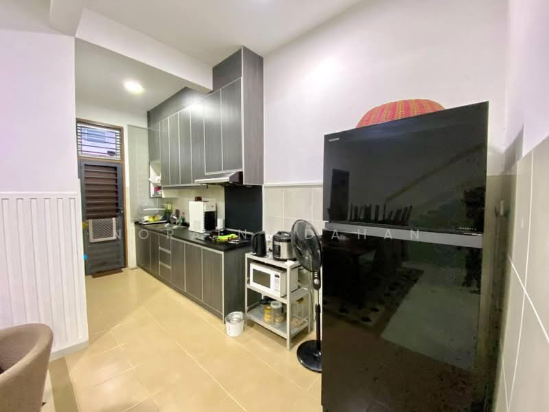2-storey Terraced House for Sale in Semenyih (Selangor) - Noraini Dahan - Kitchen - PropertyGuru.com.my