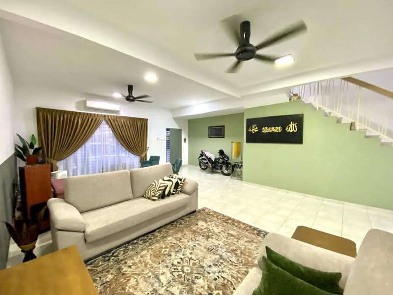 2-storey Terraced House for Sale in Semenyih (Selangor) - Noraini Dahan - Living Room - PropertyGuru.com.my