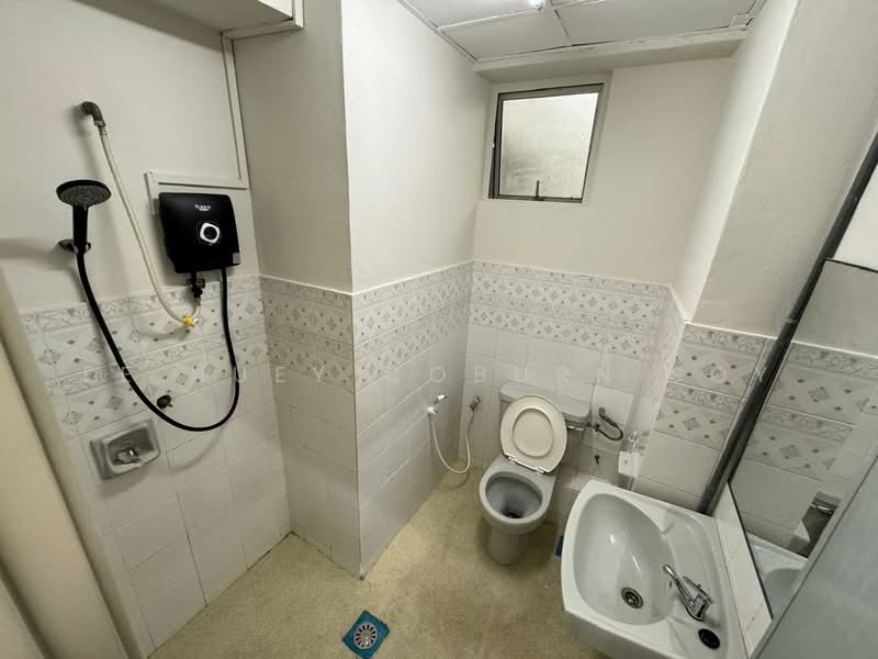 Condominium for Rent at Kelana Puteri - Ee Huey Coburn Soy - Bathroom - PropertyGuru.com.my