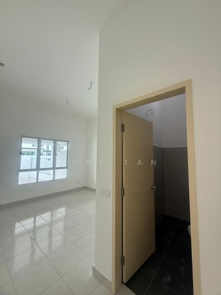 1-storey Terraced House for Sale in Taman Kulai Jaya (Kulai) - June Tan - Living Room - PropertyGuru.com.my