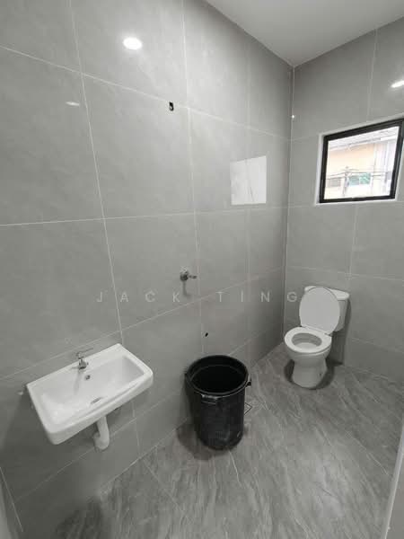 2-storey Terraced House for Sale in Taman Ungku Tun Aminah (Skudai) - Jack Ting - Bathroom - PropertyGuru.com.my