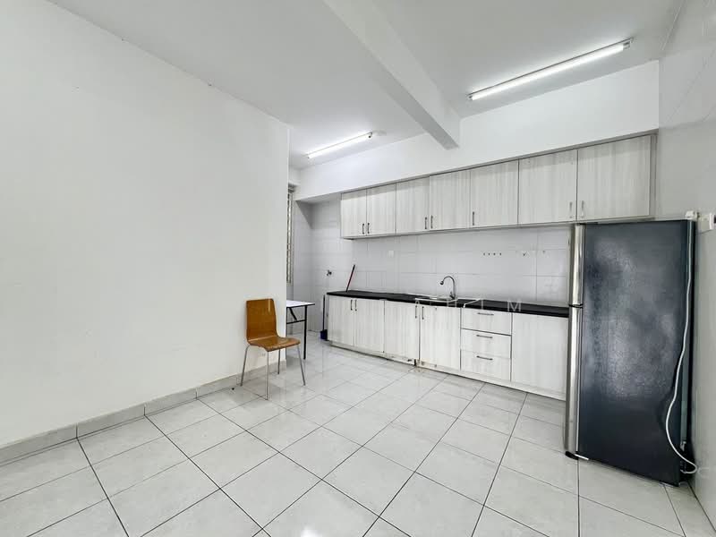 Apartment for Sale at Pangsapuri Saujana Permai 2 - Azli Ibrahim - Kitchen - PropertyGuru.com.my