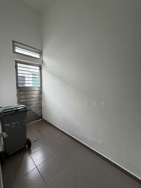 1-storey Terraced House for Sale in Bandar Indahpura (Kulai) - Danny See - Entrance - PropertyGuru.com.my
