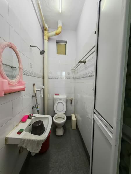 1.5-storey Terraced House for Sale in Taman Bukit Jaya (Ulu Tiram) - Chia BH - Bathroom - PropertyGuru.com.my