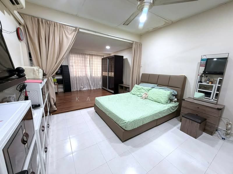 2-storey Terraced House for Sale in Taman Pelangi (Johor Bahru) - Karl Lim - Bedroom - PropertyGuru.com.my