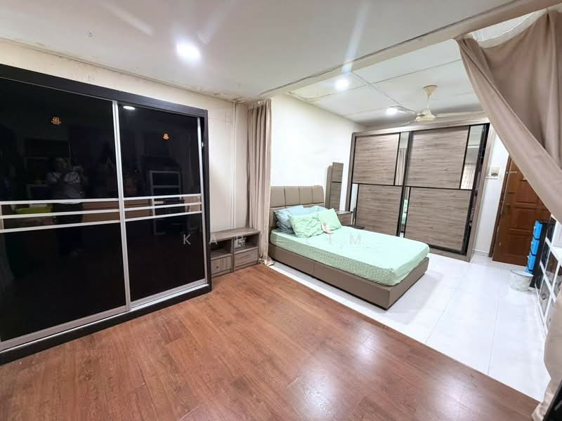 2-storey Terraced House for Sale in Taman Pelangi (Johor Bahru) - Karl Lim - Bedroom - PropertyGuru.com.my