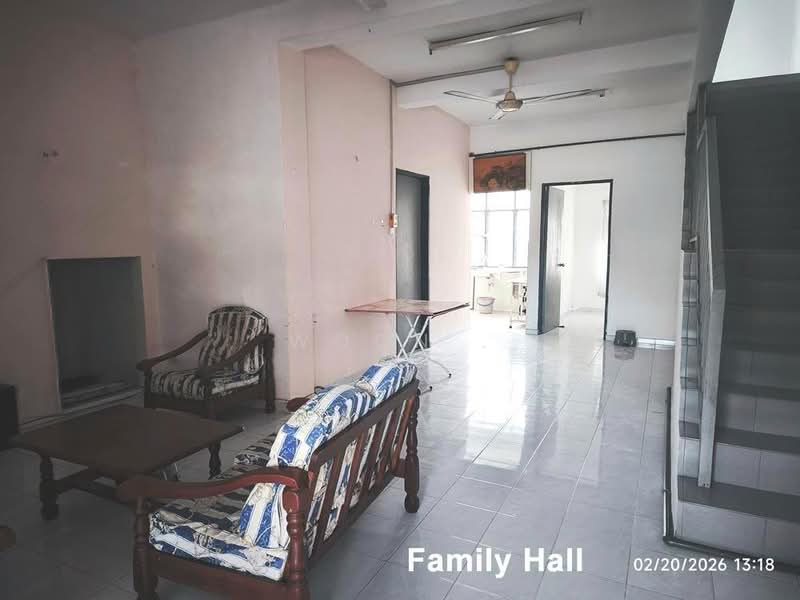 Townhouse for Rent in Taman Bukit Cheng (Cheng) - Woon . - Living Room - PropertyGuru.com.my